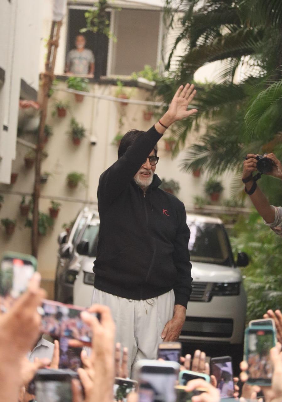 The atmosphere was charged with excitement and adoration as fans were bestowed with a rare opportunity to catch a glimpse of their beloved superstar up close, basking in his presence and cherishing a truly magical and memorable experience.